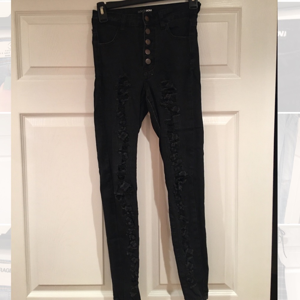 Distressed black stretch jean